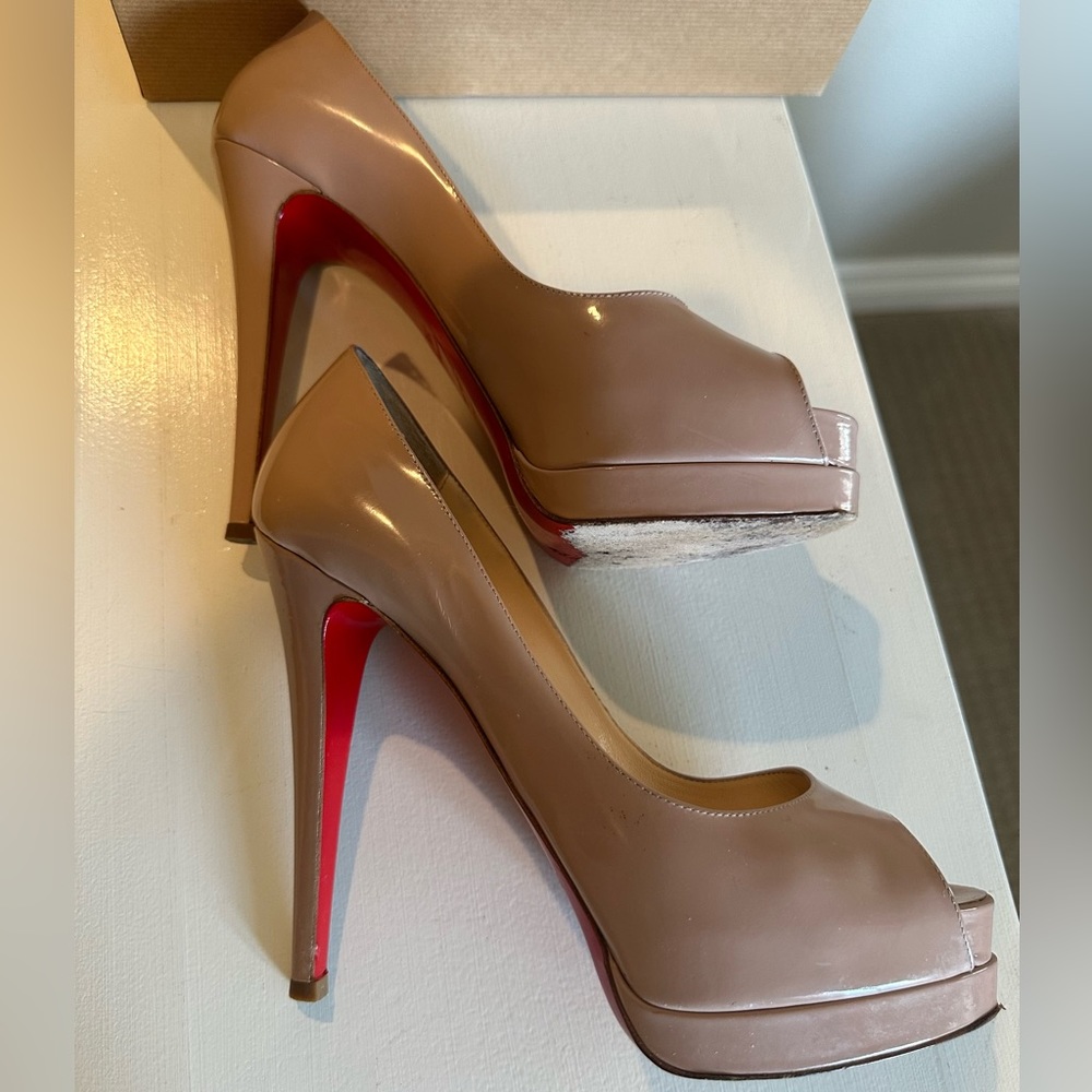 Christian Louboutin - Picture 6 of 9